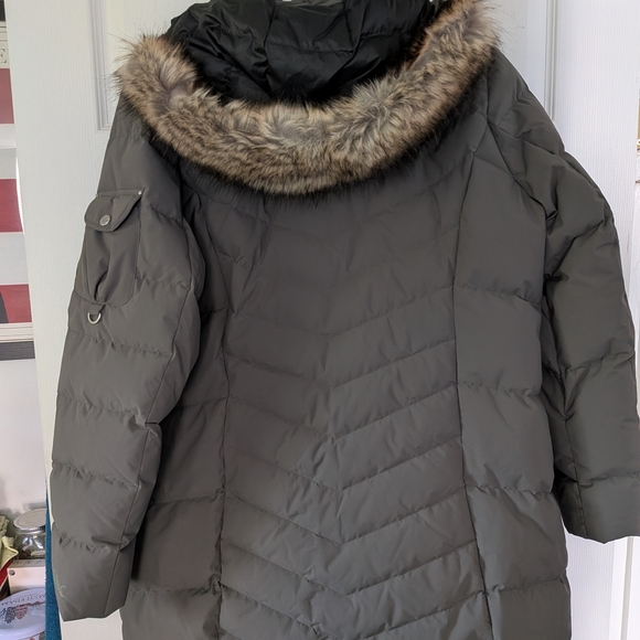 Eddie Bauer Women's Lodge Down Duffle Coat - Picture 3 of 5